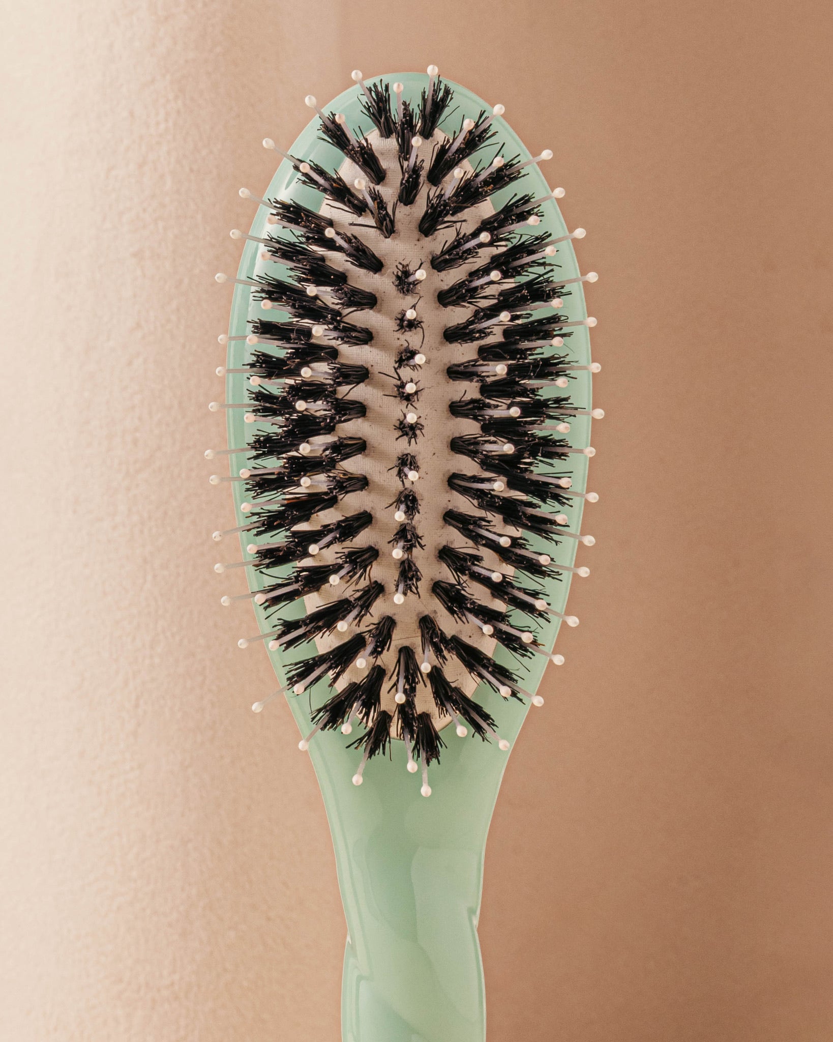 la-bonne-brosse-n-03-l-indispensable-douceur-petite-brosse-cuir-chevelu-sensible-5 image 4