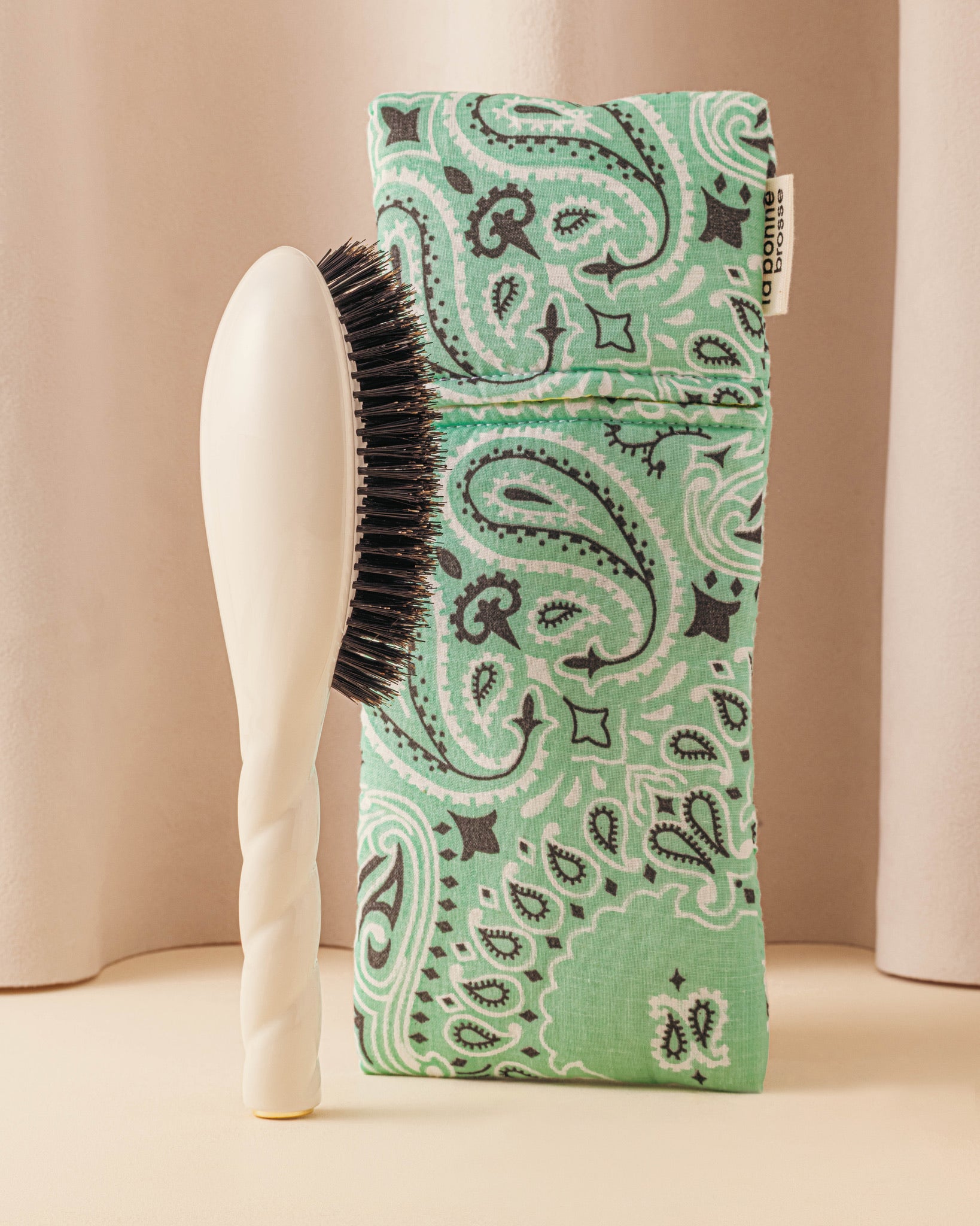 la-bonne-brosse-pochette-grande-brosse-bleu-lagon-call-it-by-your-name-x-la-bonn image 2