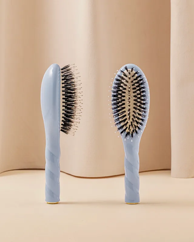 la-bonne-brosse-n-03-l-indispensable-douceur-petite-brosse-cuir-chevelu-sensible image 1