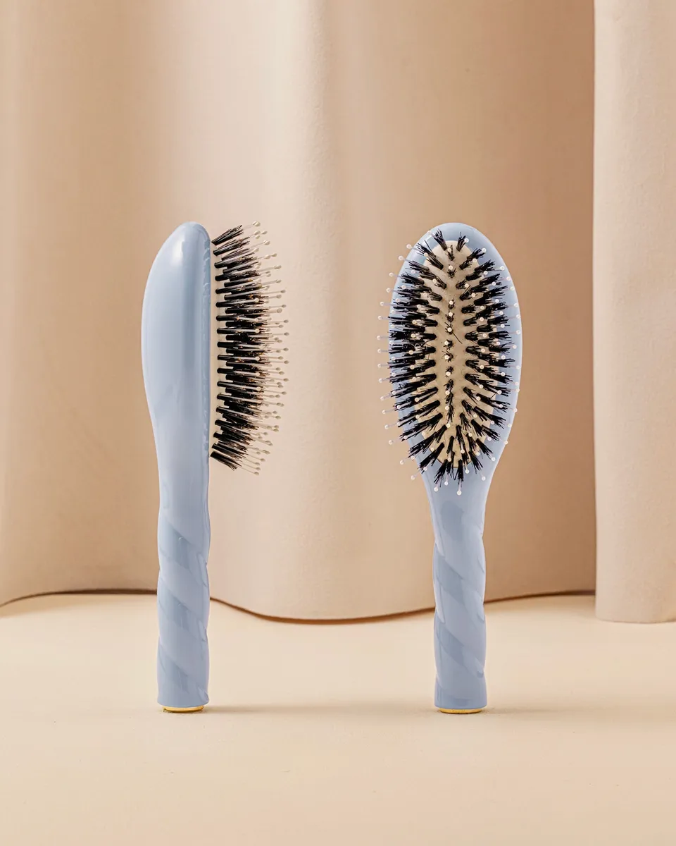 la-bonne-brosse-n-03-l-indispensable-douceur-petite-brosse-cuir-chevelu-sensible image 1