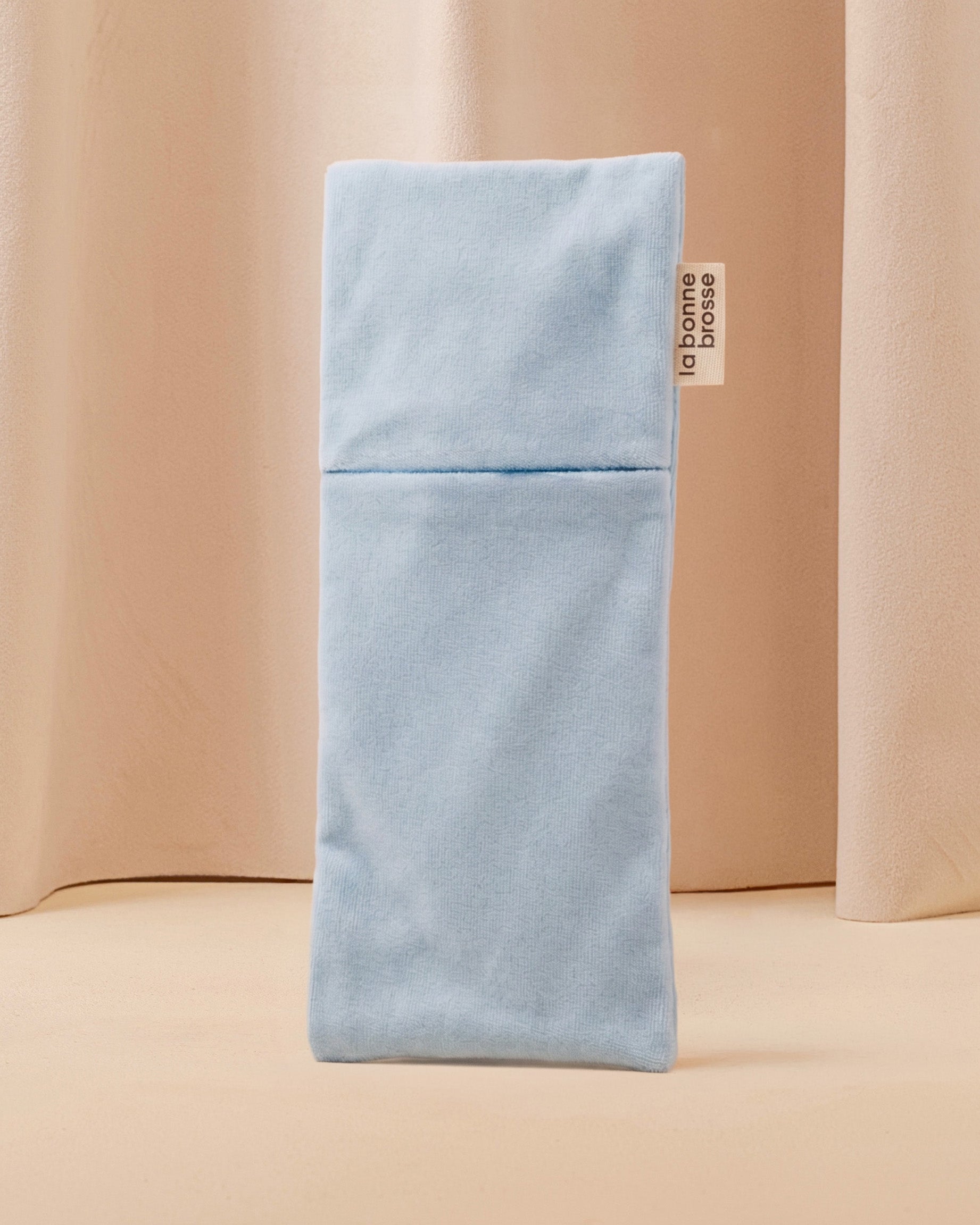 la-bonne-brosse-la-pochette-grande-brosse-pochette-velours-et-satin-bleu-ciel image 1