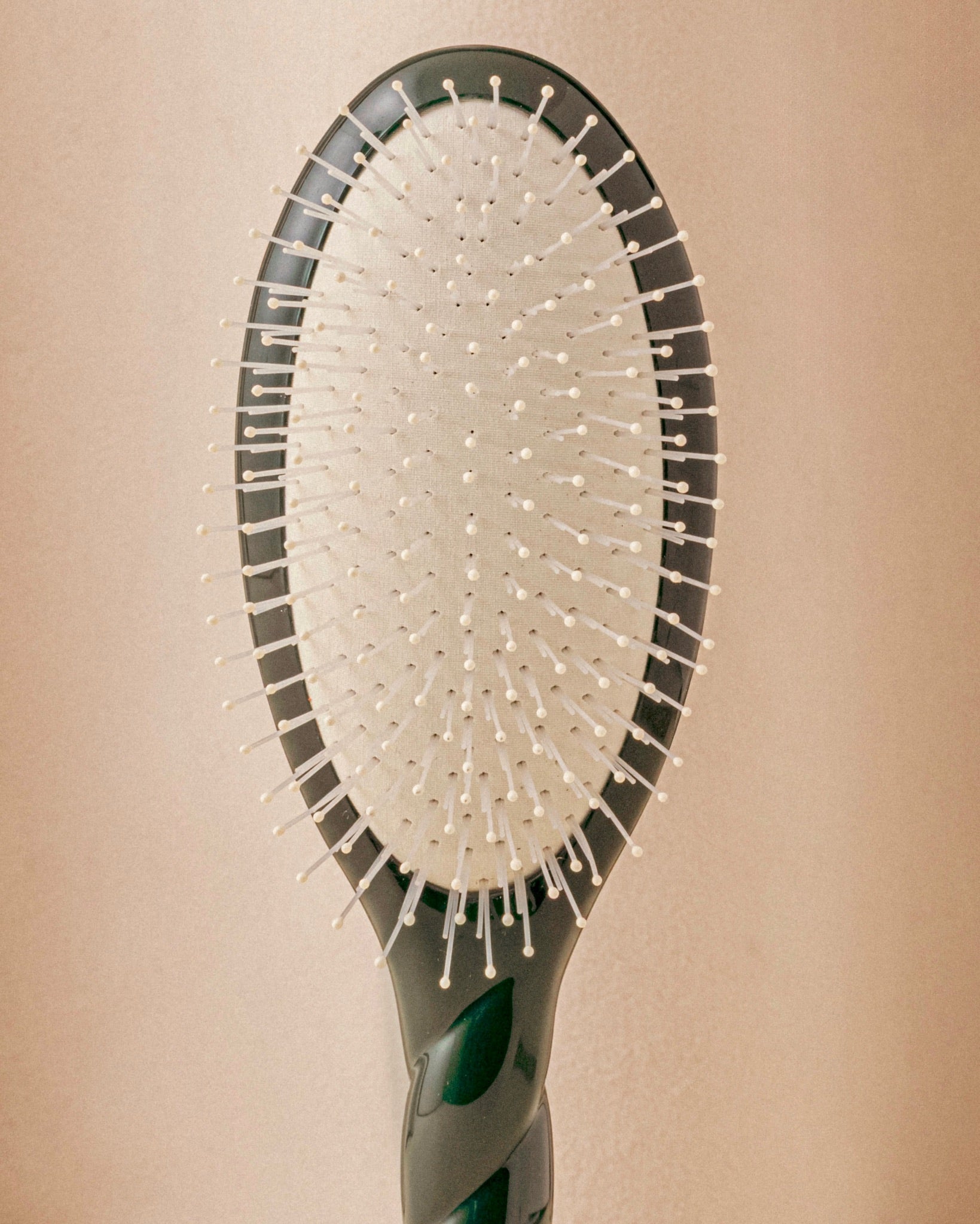 la-bonne-brosse-n-04-la-brosse-d-m-lante-massante-la-miracle-vert-emeraude image 4