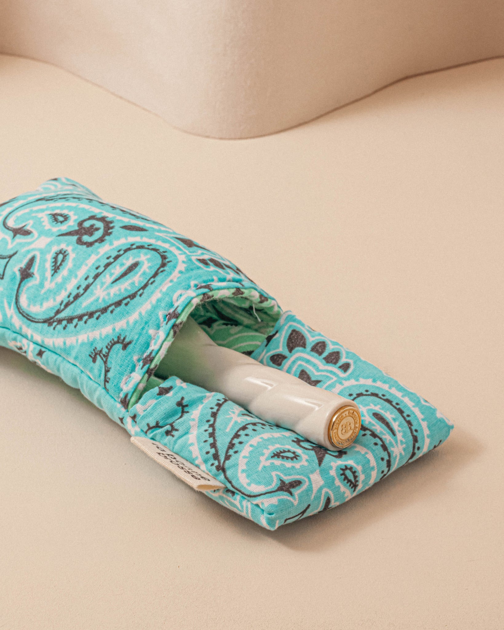 call-it-by-your-name-x-la-bonne-brosse-pochette-petite-brosse-bleu-ciel image 3
