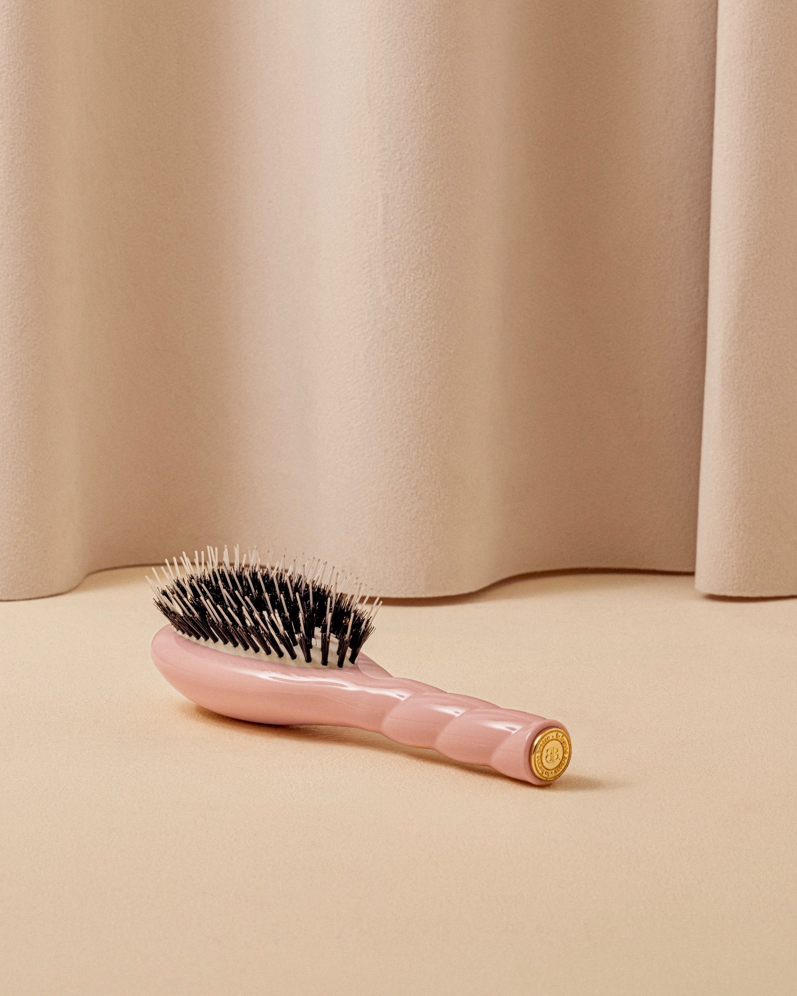 la-bonne-brosse-n-02-la-petite-brosse-d-m-lante-soin-l-indispensable-rose-poudr image 5