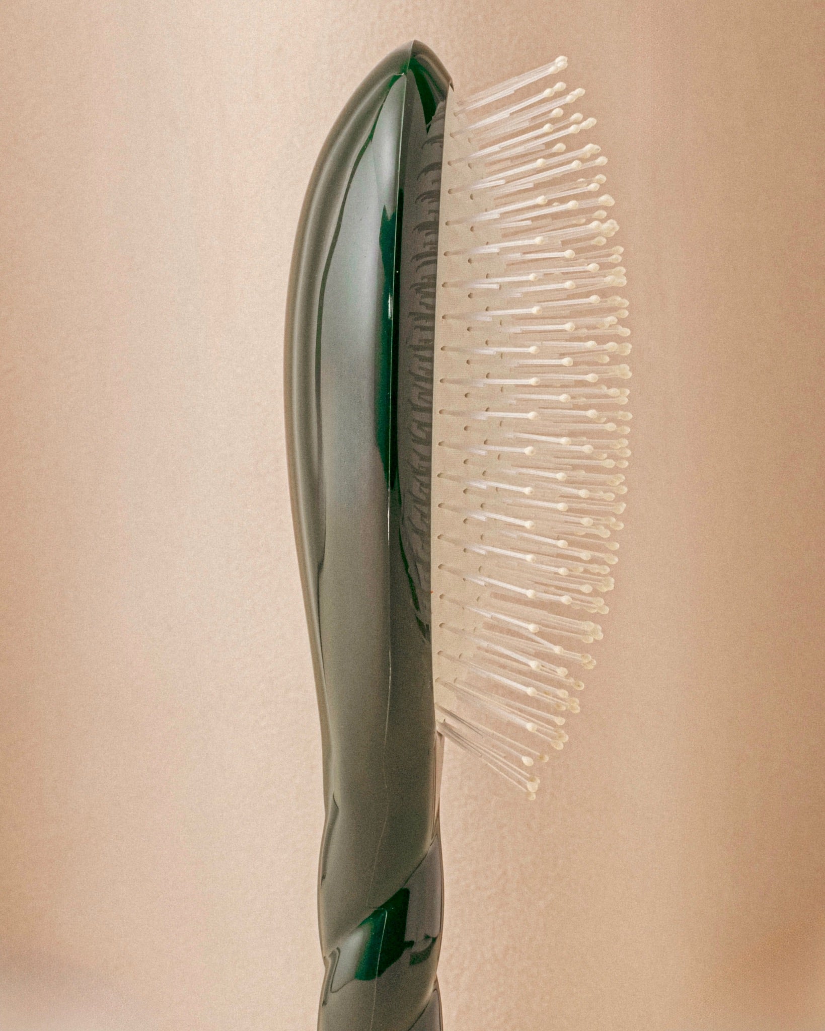 la-bonne-brosse-n-04-la-brosse-d-m-lante-massante-la-miracle-vert-emeraude image 3