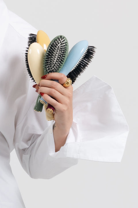 la-bonne-brosse-n-01-la-petite-brosse-brillance-soin-l-universelle-ivoire-cair-1 image 2