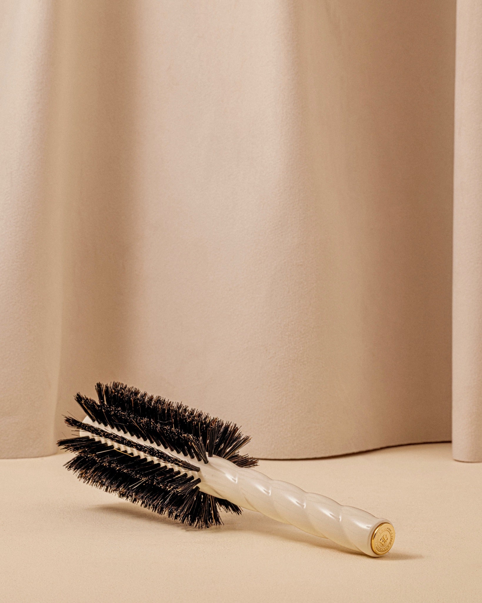 la-bonne-brosse-n-08-la-brosse-ronde-brushing-longueur-mouvement-blanc-cr-me image 3