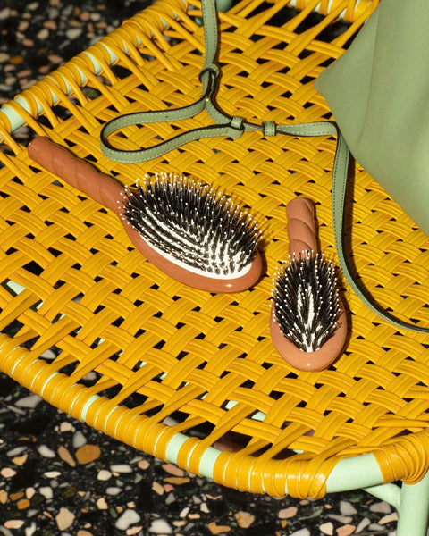 la-bonne-brosse-n-03-l-indispensable-douceur-petite-brosse-cuir-chevelu-sensible-3 image 2