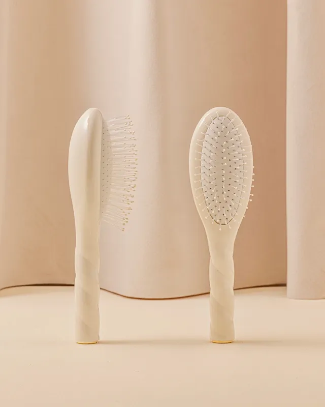 la-bonne-brosse-n-04-la-miracle-petite-brosse-d-m-lante-massante-blanc-cr-me image 1