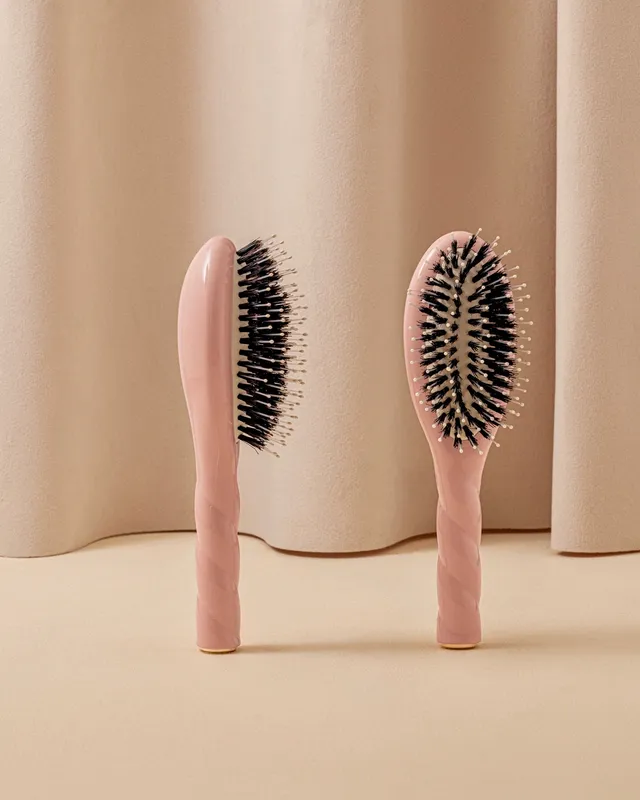la-bonne-brosse-n-03-l-indispensable-douceur-petite-brosse-cuir-chevelu-sensible-6 image 1