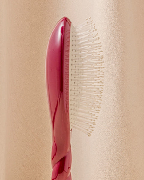 la-bonne-brosse-n-04-la-brosse-d-m-lante-massante-la-miracle-rouge-cerise image 3