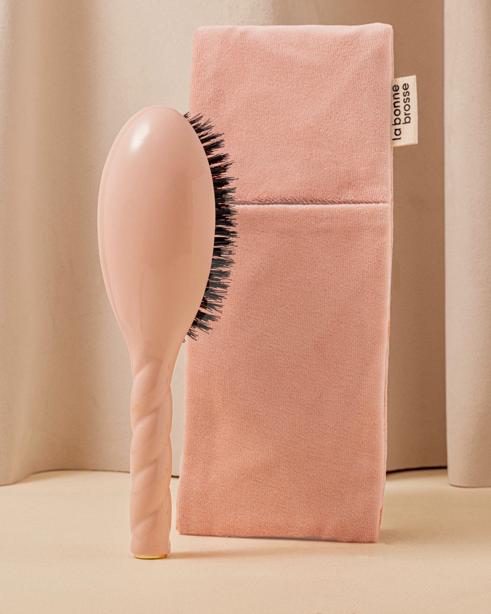 la-bonne-brosse-pochette-grande-brosse-rose-poudr-tui-velours-et-satin image 2