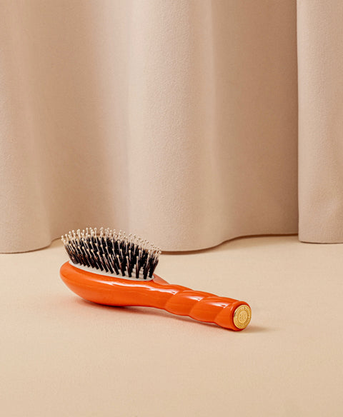 la-bonne-brosse-n-03-l-indispensable-douceur-petite-brosse-cuir-chevelu-sensible-4 image 4