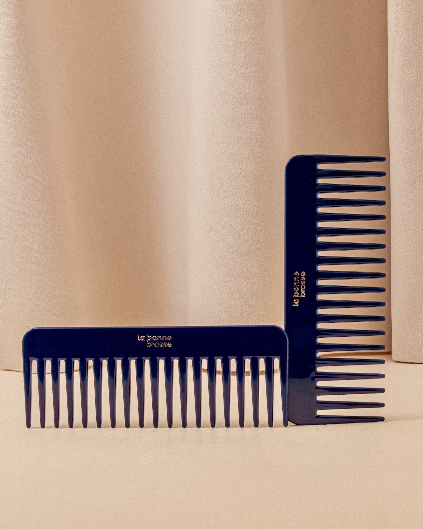 la-bonne-brosse-le-peigne-large-d-m-lant-en-ac-tate-bleu-myrtille image 1