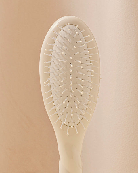 la-bonne-brosse-n-04-la-miracle-petite-brosse-d-m-lante-massante-blanc-cr-me image 4