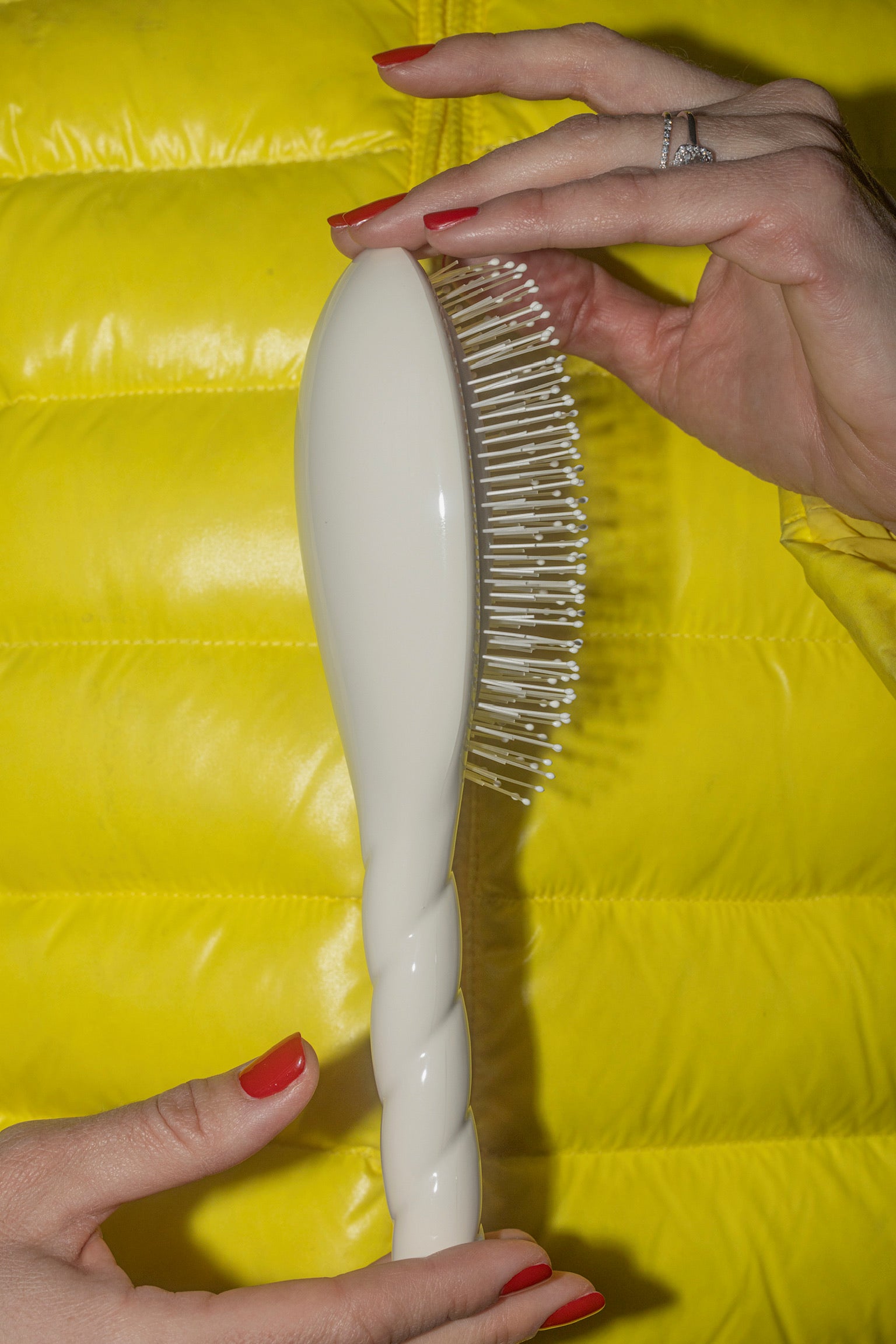 la-bonne-brosse-n-04-la-brosse-d-m-lante-massante-la-miracle-blanc-cr-me-vegan image 2
