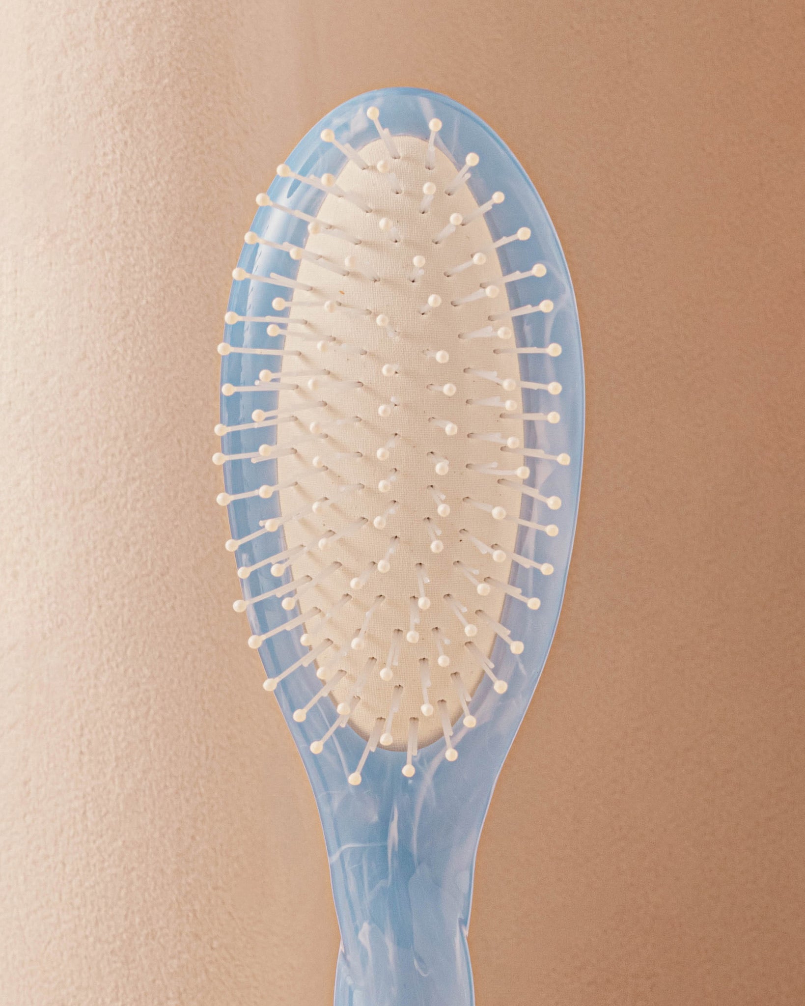 la-bonne-brosse-n-04-la-miracle-petite-brosse-d-m-lante-massante-roseanna-tie-dy-2 image 4