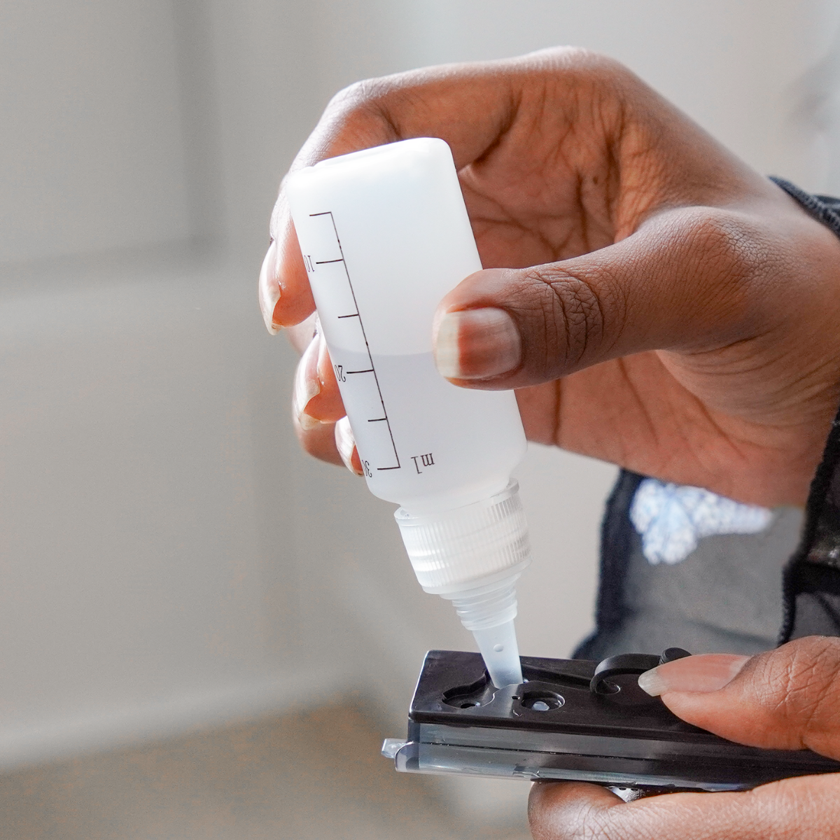 demeliss-paris-titanium-pipette-de-remplissage-pour-lisseur-vapeur image 2
