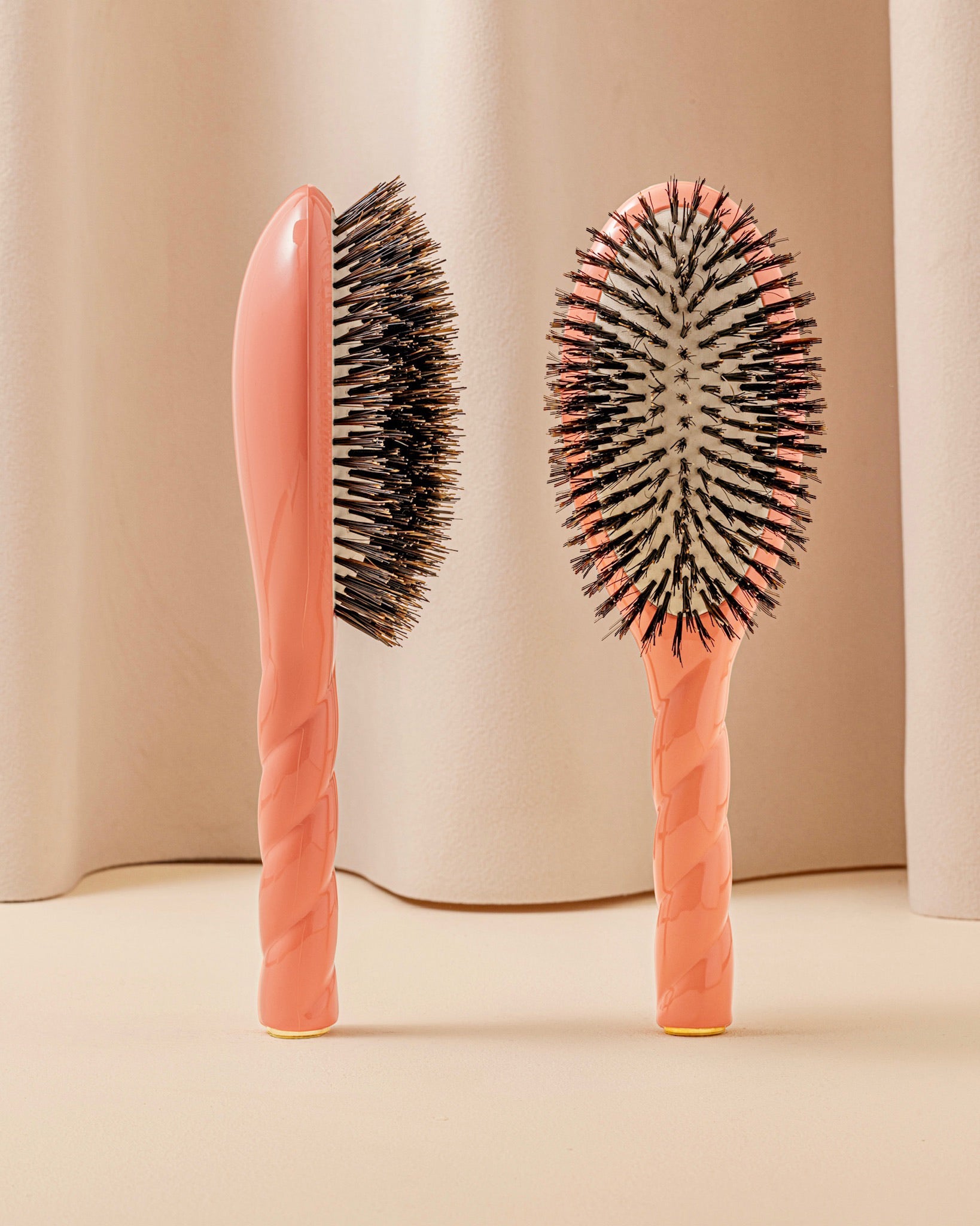 la-bonne-brosse-n-01-la-brosse-brillance-soin-l-universelle-corail image 1