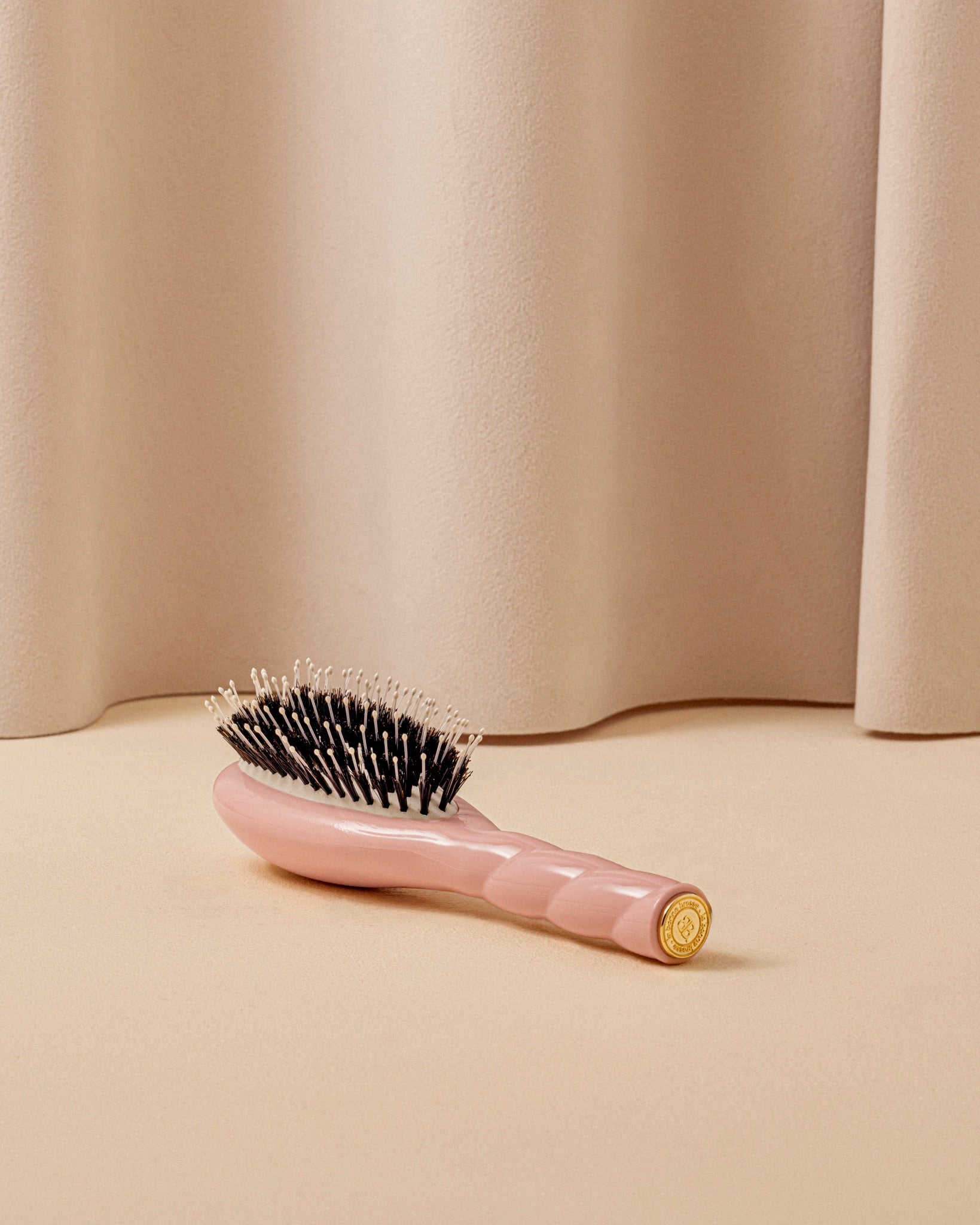 la-bonne-brosse-n-03-l-indispensable-douceur-petite-brosse-cuir-chevelu-sensible-6 image 5