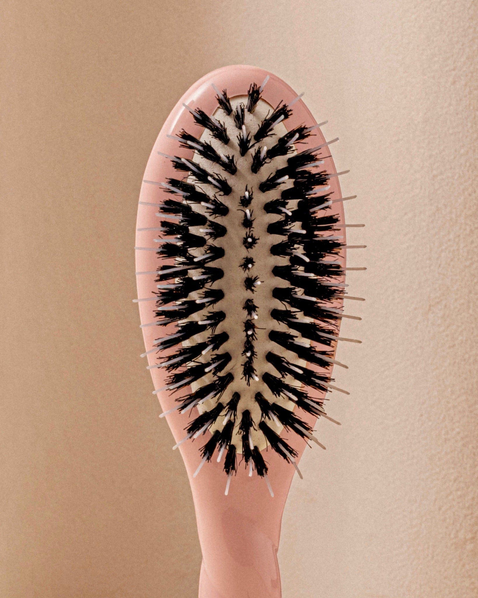 la-bonne-brosse-n-02-la-petite-brosse-d-m-lante-soin-l-indispensable-rose-poudr image 4