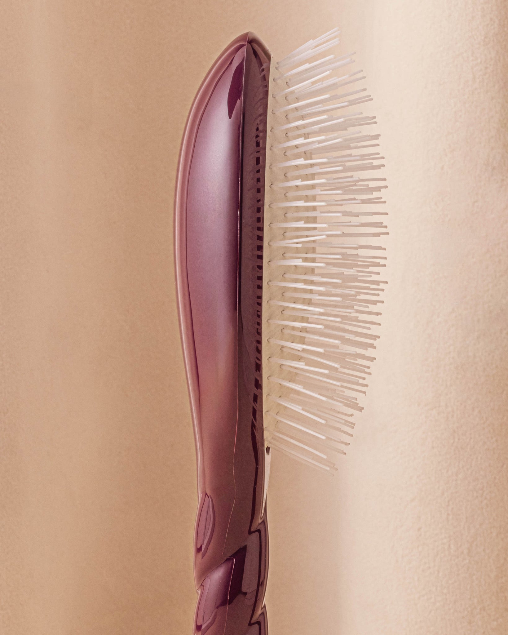 la-bonne-brosse-n-07-l-intense-brosse-d-m-lante-stimulante-aubergine-dition-limi image 3