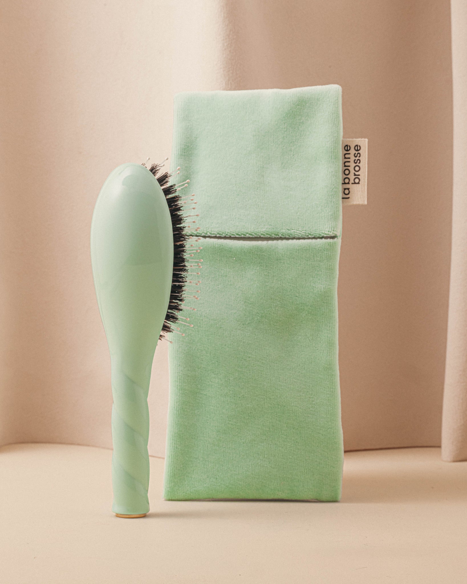 la-bonne-brosse-pochette-petite-brosse-bleu-lagon-tui-velours-et-satin image 2