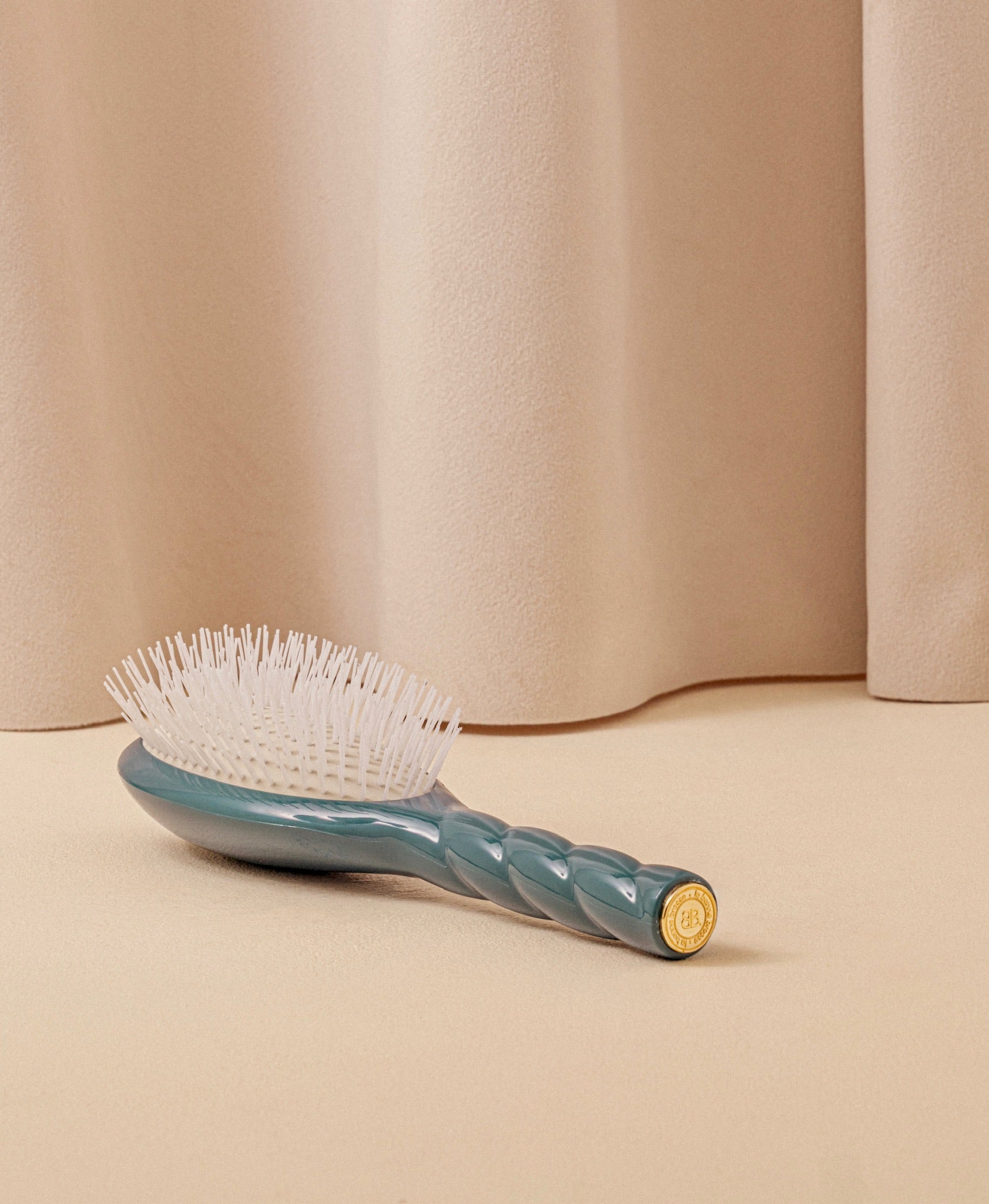 la-bonne-brosse-n-07-l-intense-brosse-d-m-lante-stimulante-grande-bleu-encre image 5