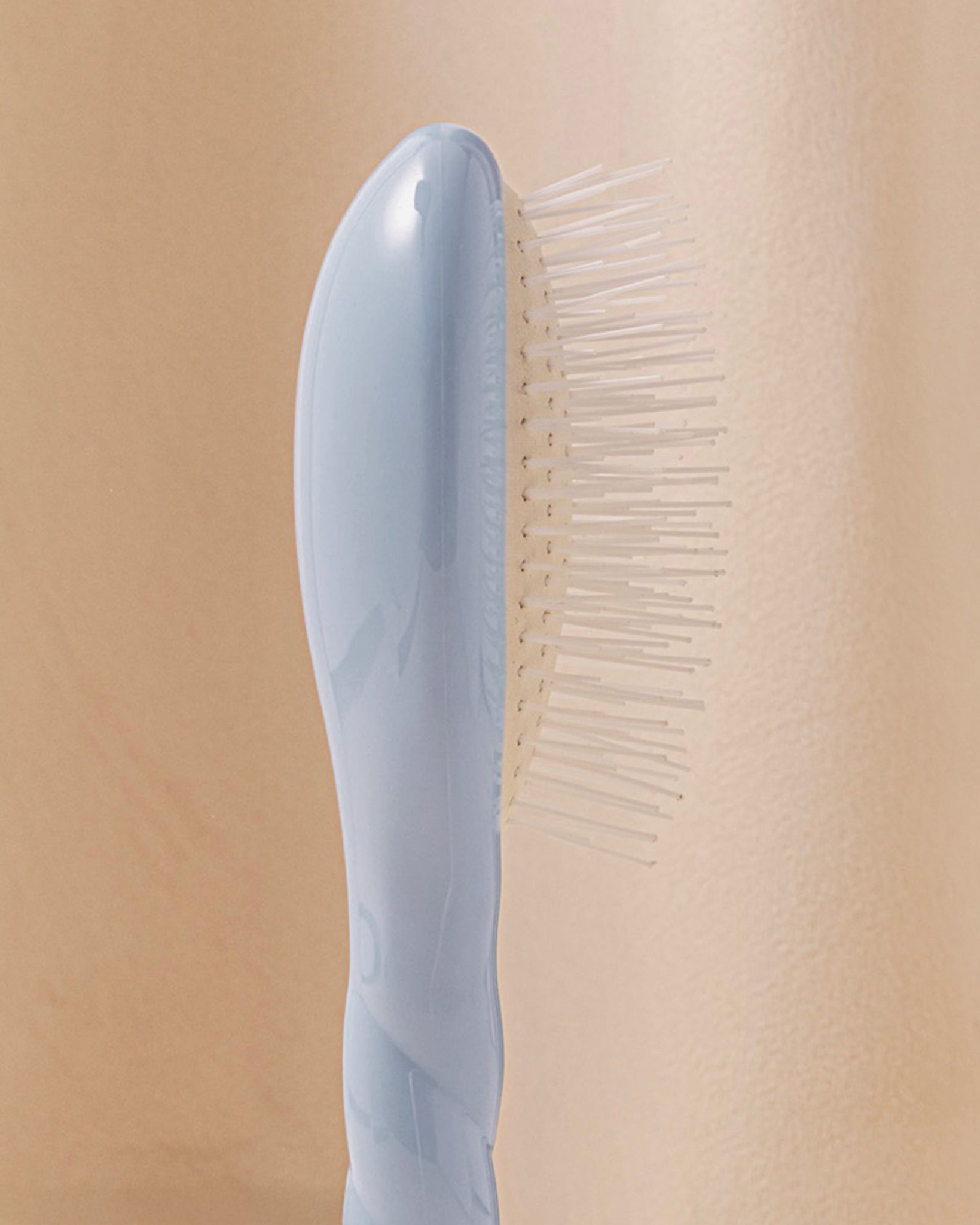 la-bonne-brosse-n-07-l-intense-petite-brosse-d-m-lante-stimulante-bleu-ciel image 3
