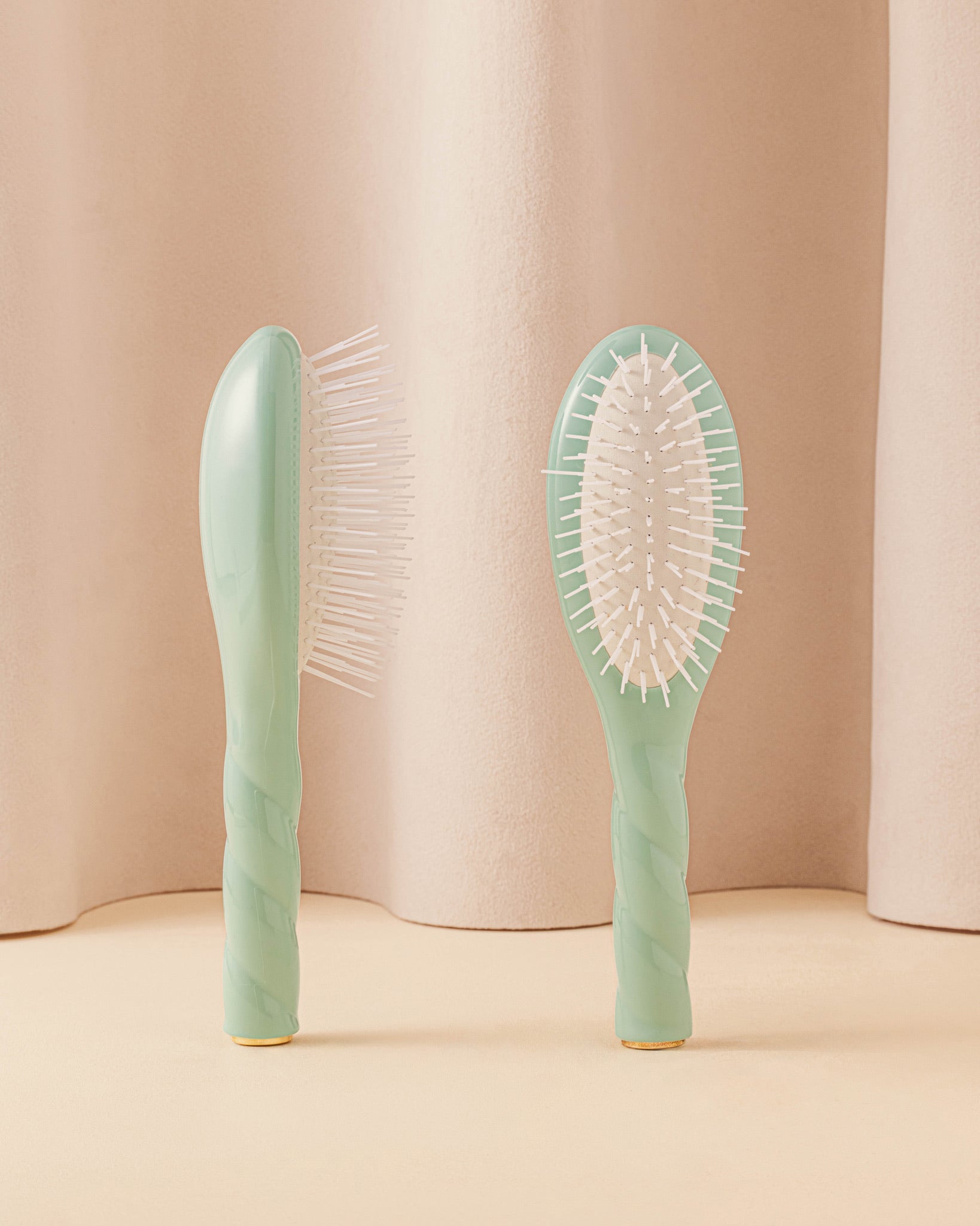 la-bonne-brosse-n-07-l-intense-petite-brosse-d-m-lante-stimulante-dition-limit-e image 1