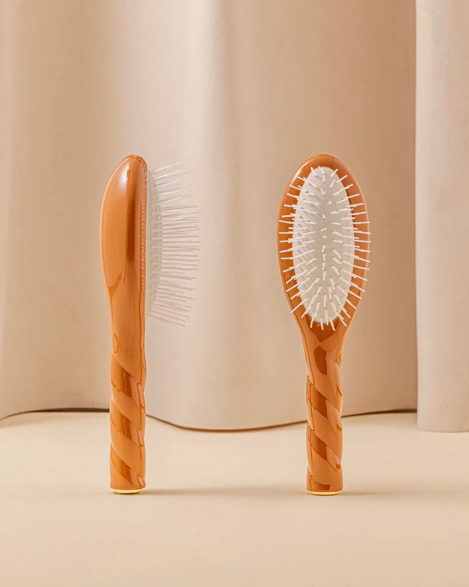 la-bonne-brosse-n-07-l-intense-petite-brosse-d-m-lante-stimulante-terracotta image 1