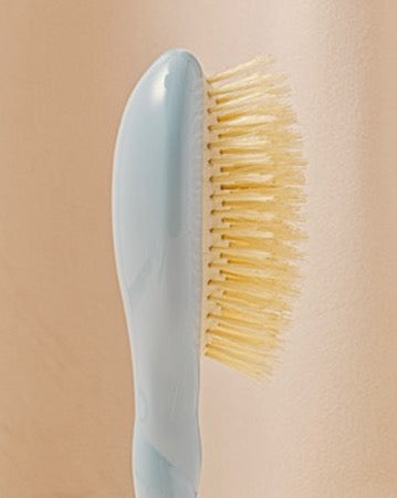 la-bonne-brosse-n-06-ma-premi-re-brosse-b-b-bleu-ciel-soies-de-sanglier image 3
