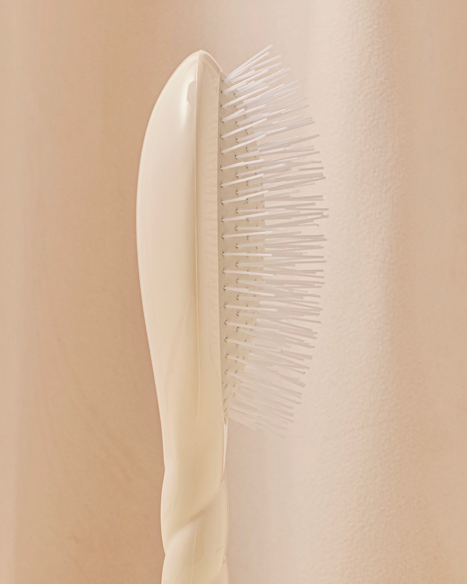 la-bonne-brosse-n-07-l-intense-brosse-d-m-lante-stimulante-blanc-cr-me image 2