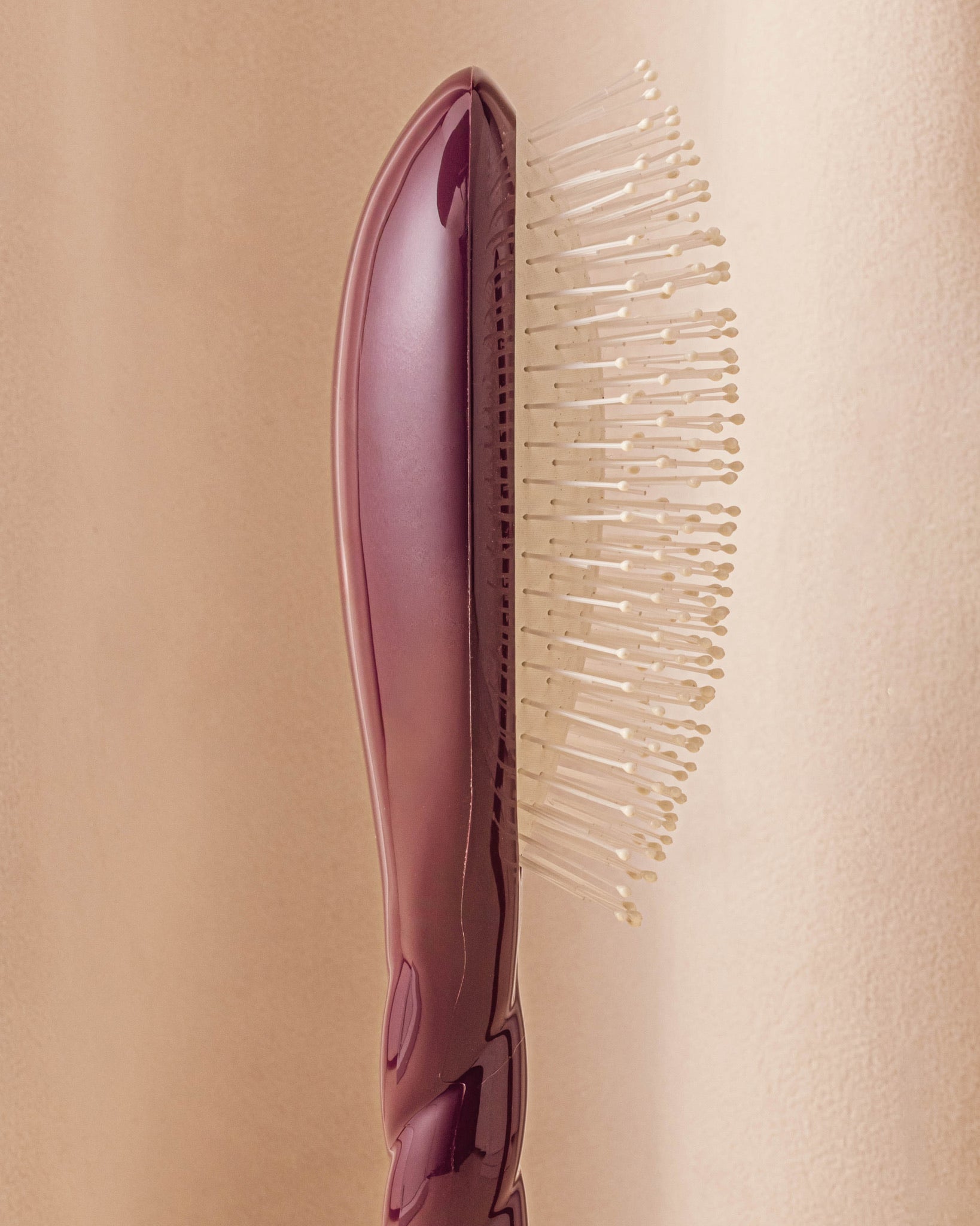 la-bonne-brosse-n-04-la-brosse-d-m-lante-massante-la-miracle-aubergine-dition-li image 3