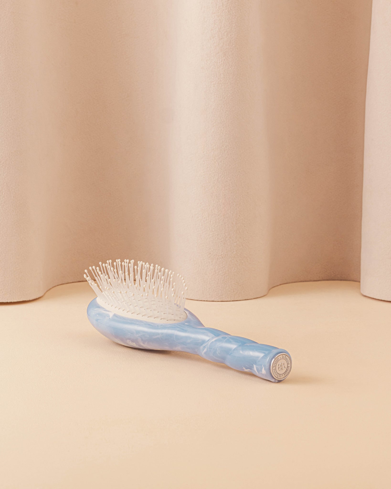 la-bonne-brosse-n-04-la-miracle-petite-brosse-d-m-lante-massante-roseanna-tie-dy-2 image 5
