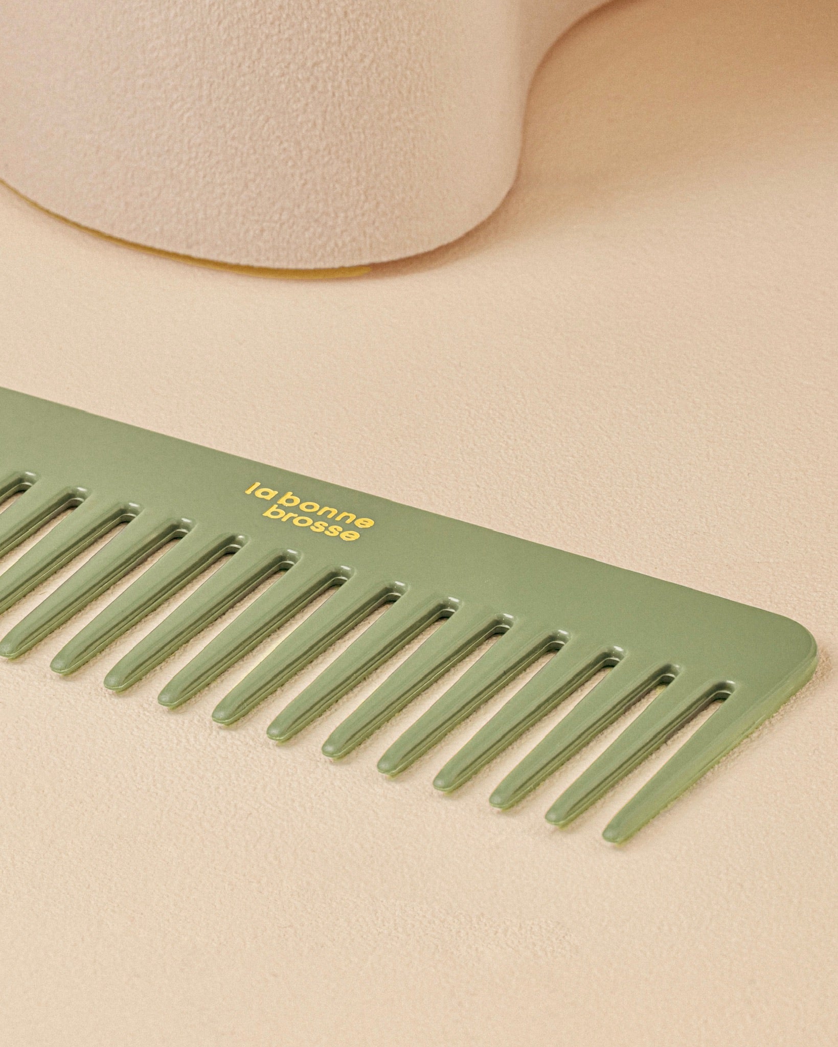 la-bonne-brosse-le-peigne-large-d-m-lant-en-ac-tate-vert-amande image 3