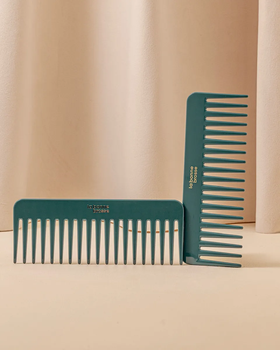 la-bonne-brosse-le-peigne-large-d-m-lant-en-ac-tate-bleu-encre-160x60x3-mm image 1