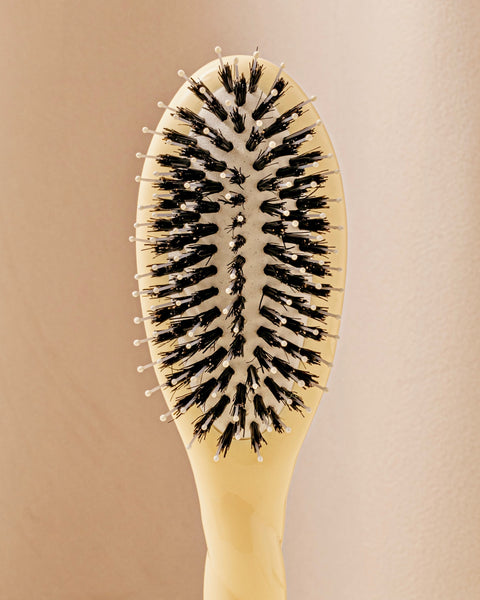 la-bonne-brosse-n-03-l-indispensable-douceur-petite-brosse-cuir-chevelu-sensible-9 image 4