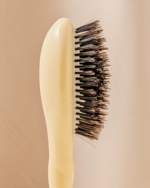 la-bonne-brosse-n-01-la-petite-brosse-brillance-soin-l-universelle-ivoire-cair-1 image 3