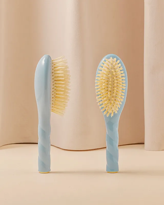 la-bonne-brosse-n-06-ma-premi-re-brosse-b-b-bleu-ciel-soies-de-sanglier image 1