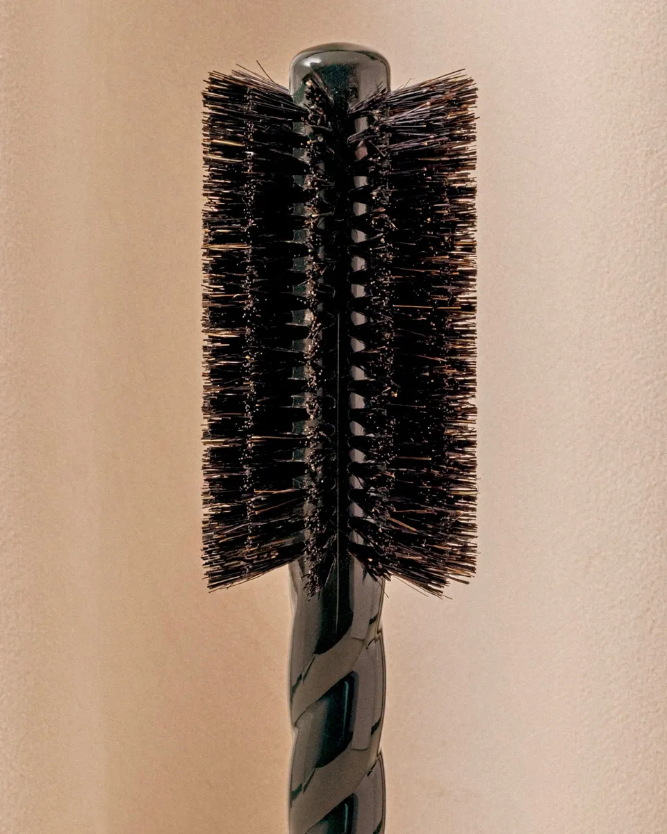 la-bonne-brosse-n-08-la-brosse-ronde-brushing-longueur-mouvement-vert-meraude image 1