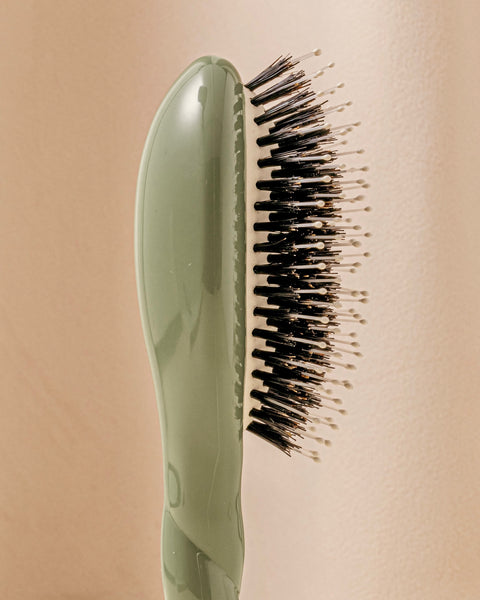la-bonne-brosse-n-03-l-indispensable-douceur-petite-brosse-cuir-chevelu-sensible-2 image 3