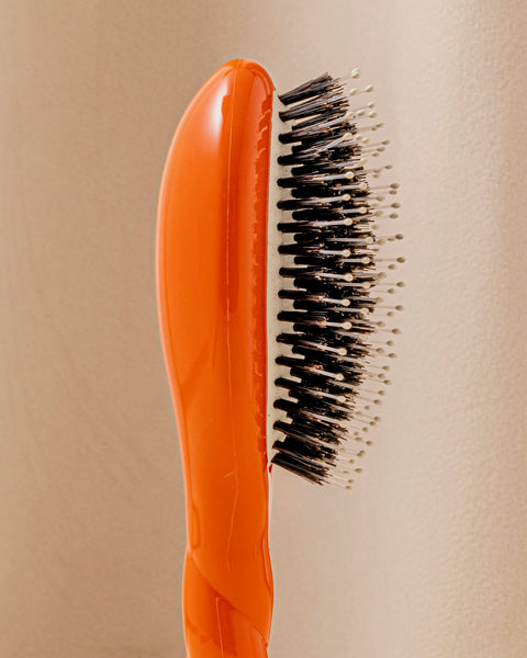 la-bonne-brosse-n-03-l-indispensable-douceur-petite-brosse-cuir-chevelu-sensible-4 image 2