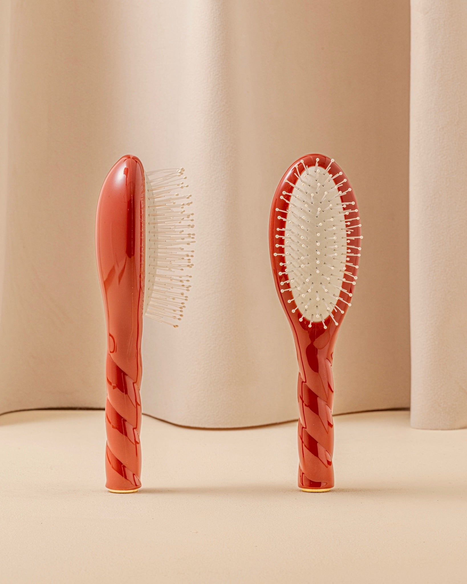 la-bonne-brosse-n-04-la-petite-brosse-d-m-lante-massante-la-miracle-terre-battue image 1