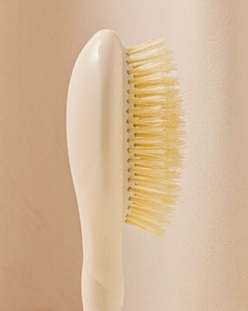 la-bonne-brosse-n-06-ma-premi-re-brosse-b-b-brosse-cheveux-b-b-blanc-cr-me image 3