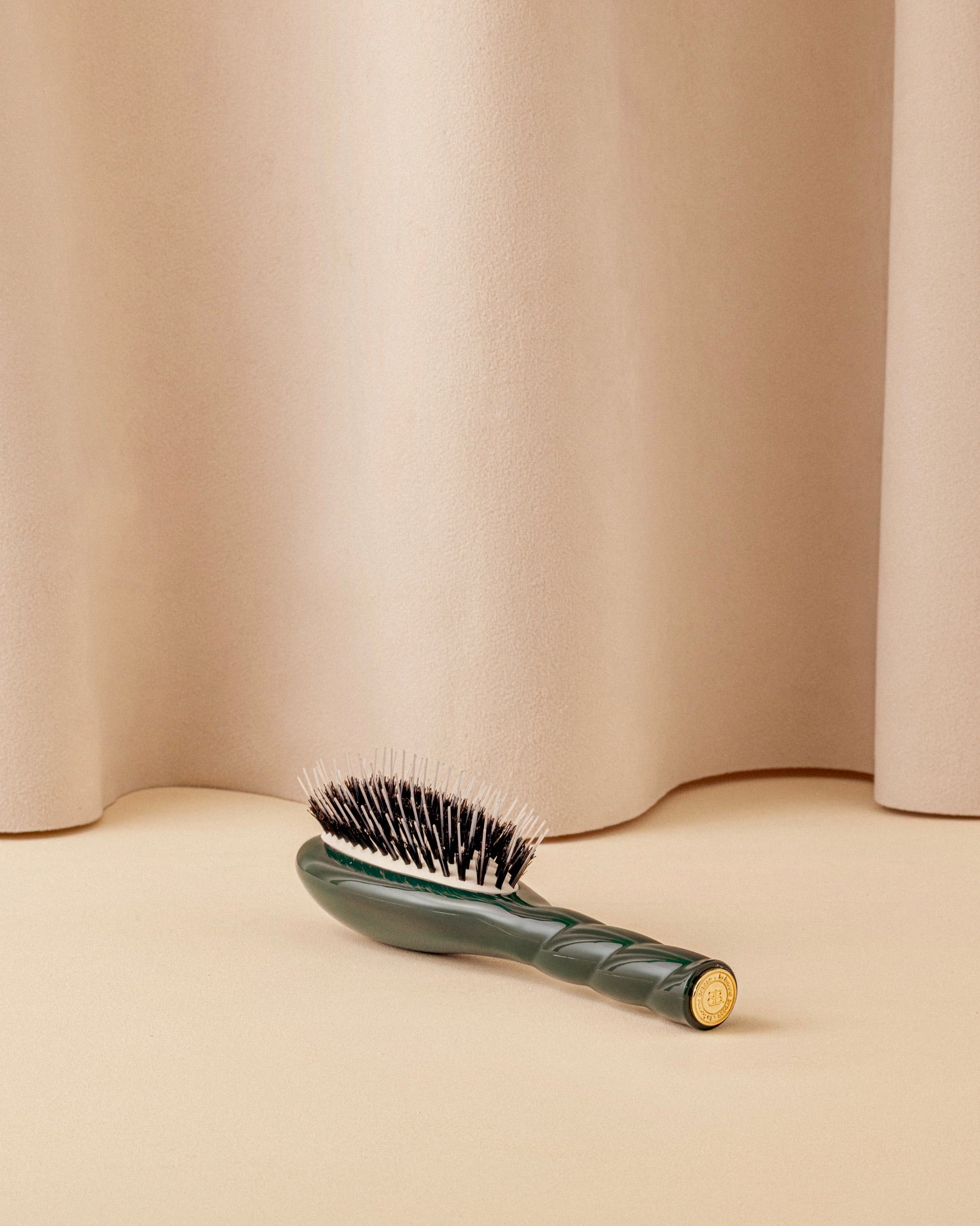 la-bonne-brosse-n-02-la-petite-brosse-d-m-lante-soin-l-indispensable-vert-emerau image 5