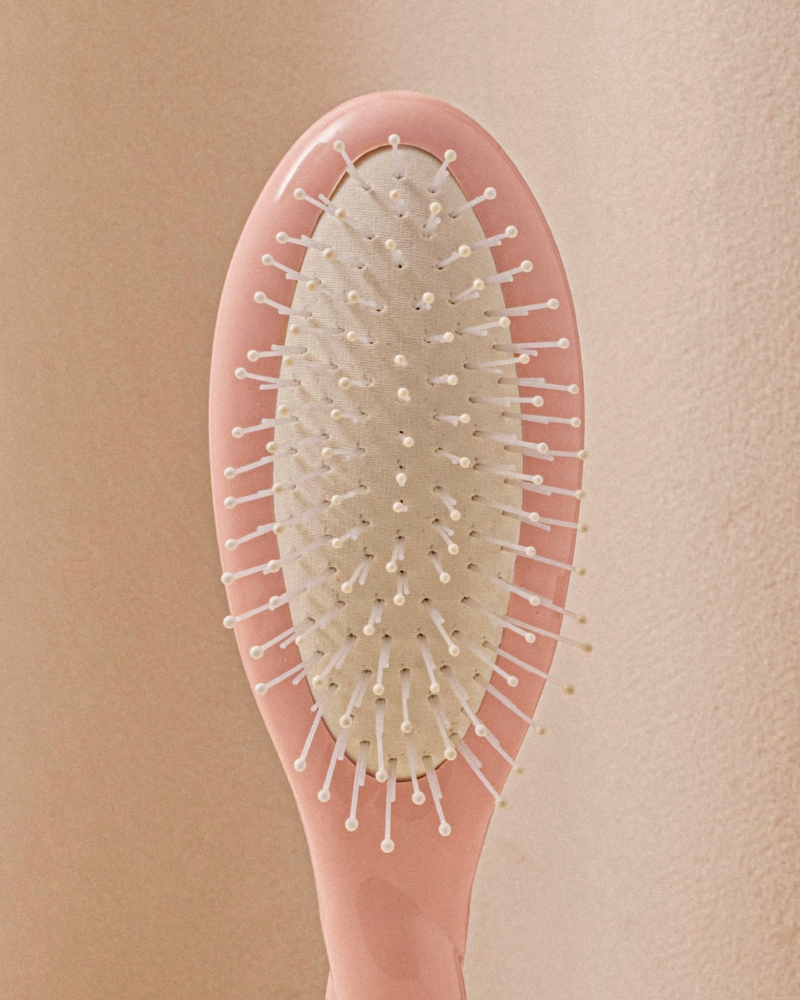 la-bonne-brosse-n-04-la-miracle-petite-brosse-d-m-lante-massante-rose-poudr image 4