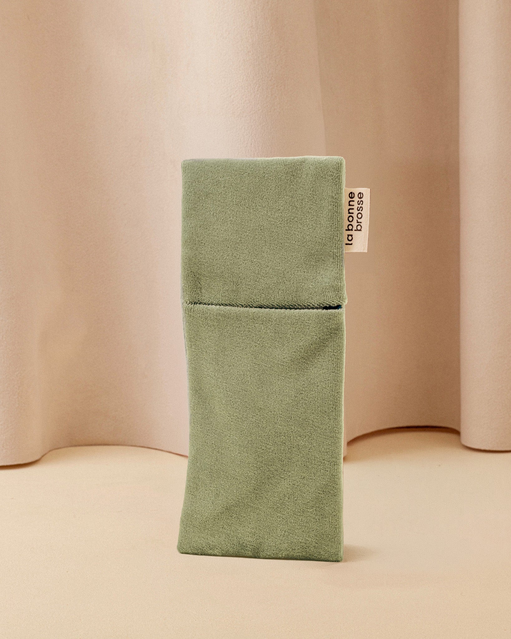 la-bonne-brosse-la-pochette-petite-brosse-vert-amande image 1