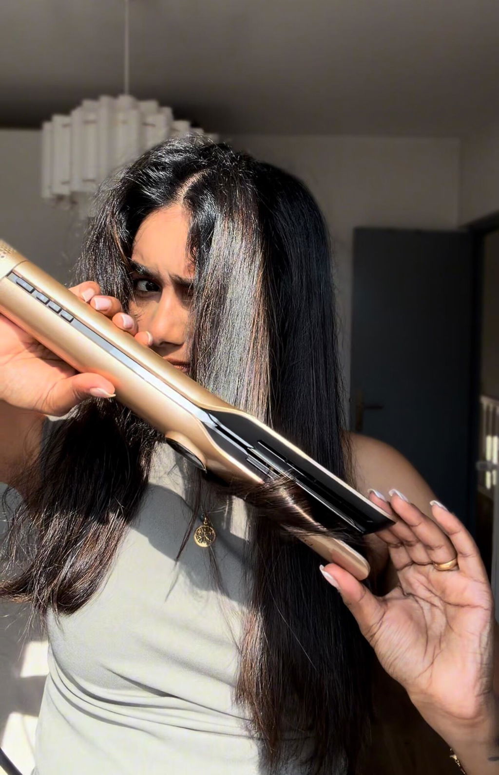 Top sur cheveux bouclés