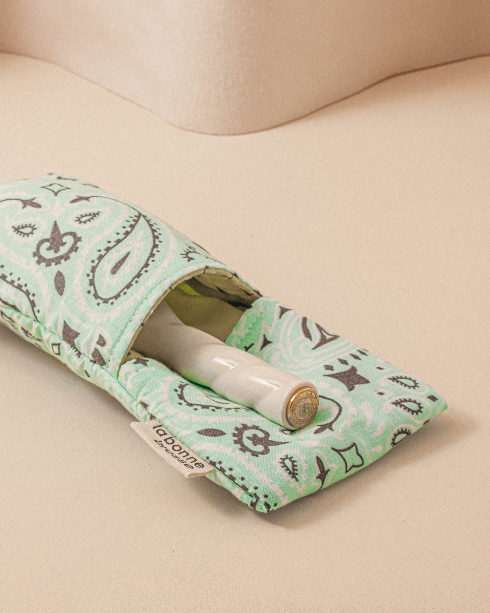 la-bonne-brosse-pochette-grande-brosse-bleu-lagon-call-it-by-your-name-x-la-bonn image 3
